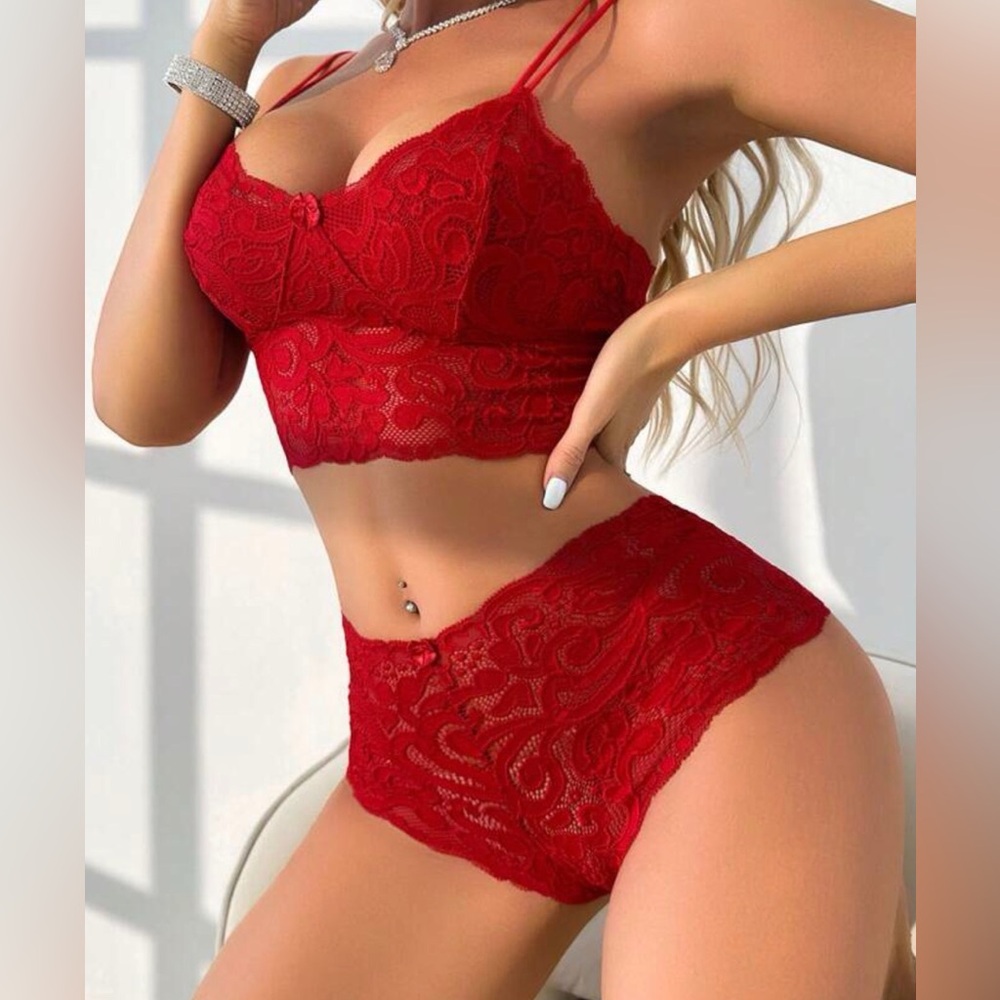 *Sale 2/$15* NEW beautiful red lace 2-pc set. Size M. Luxe soft!